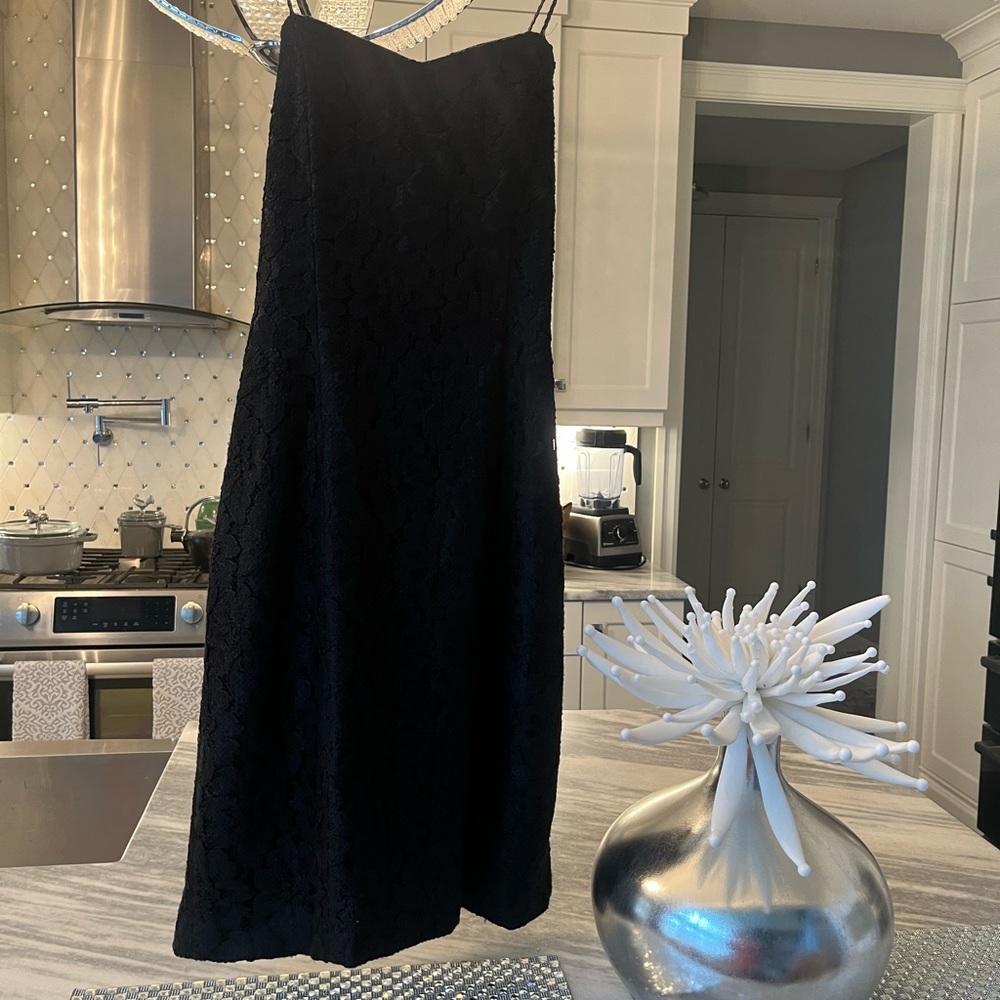 Vintage 1990s wiggle structured cocktail little black dress at its best size 6🍸